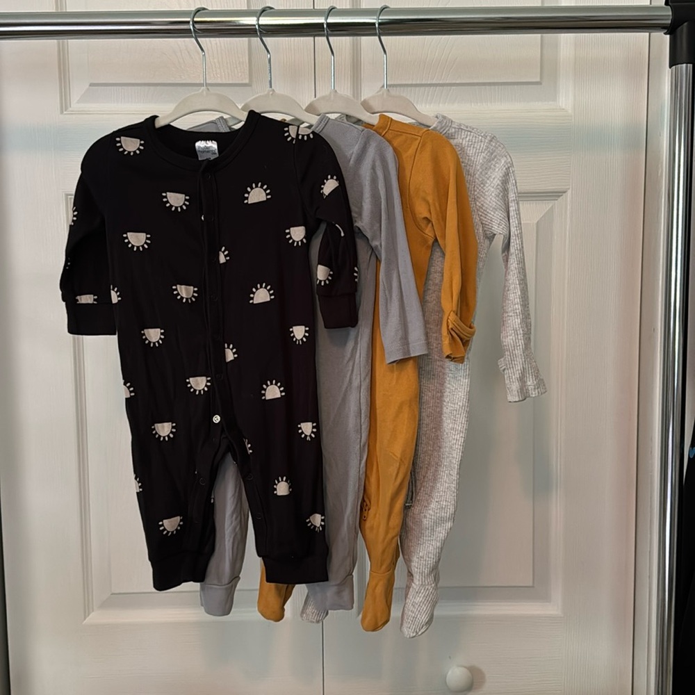 Gender Neutral PJ Bundle - Only 3 - Gray footless was damaged.